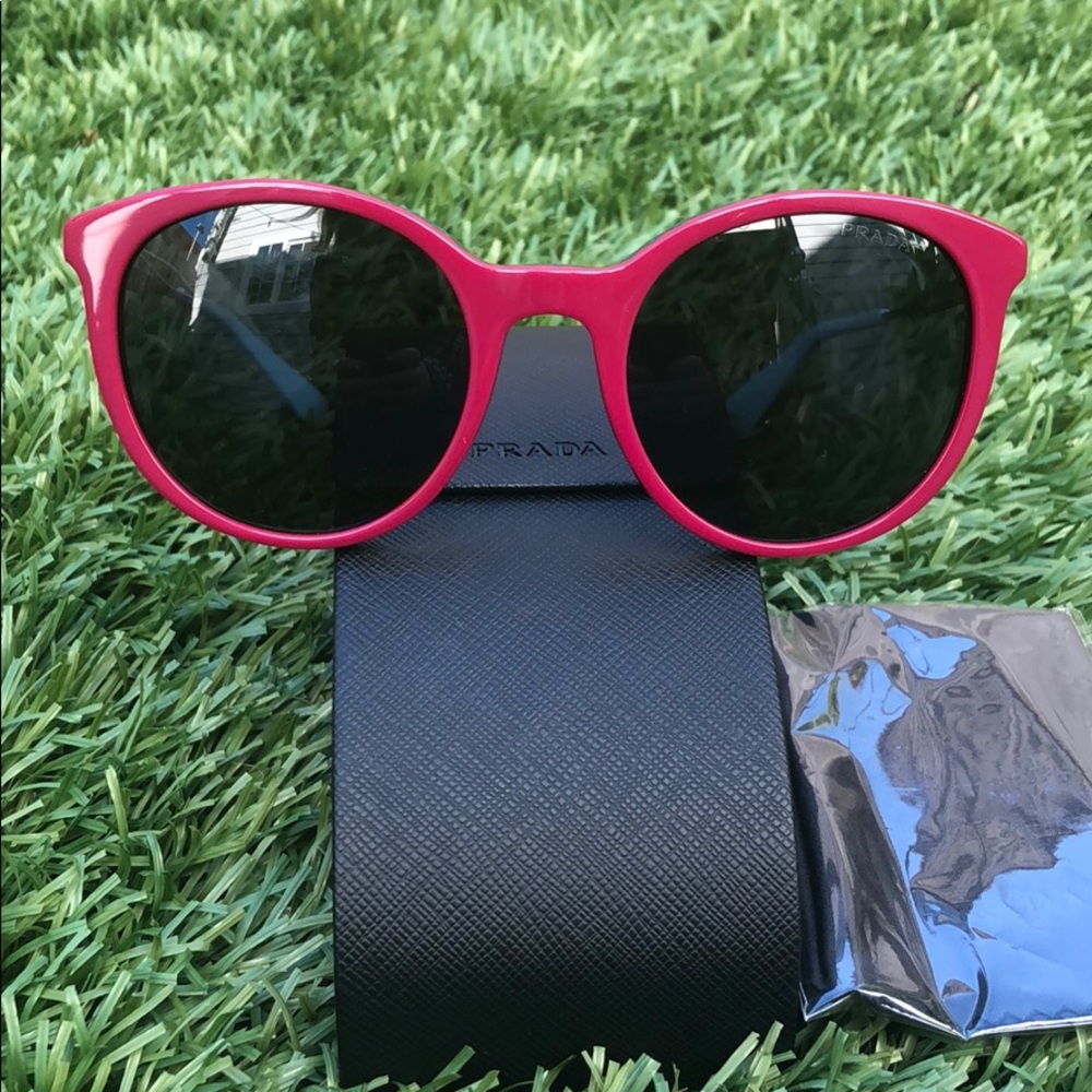 Prada Sunglasses, spring 2017 - Picture 3 of 5